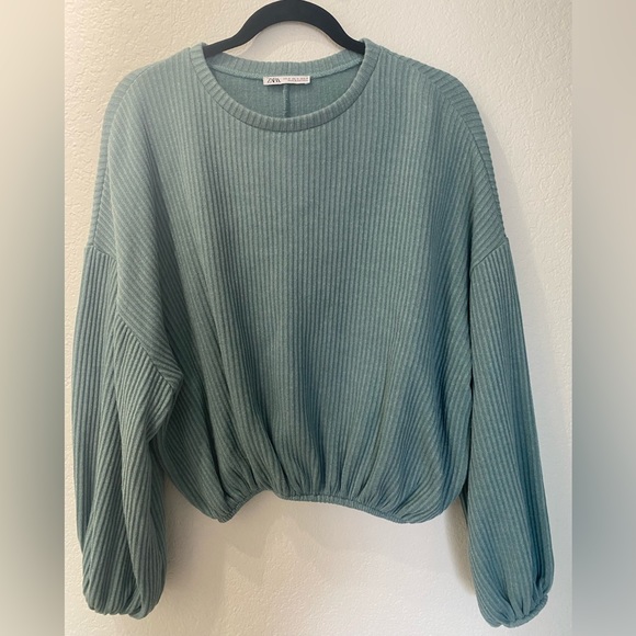 Zara Tops - Zara ribbed sweatshirt